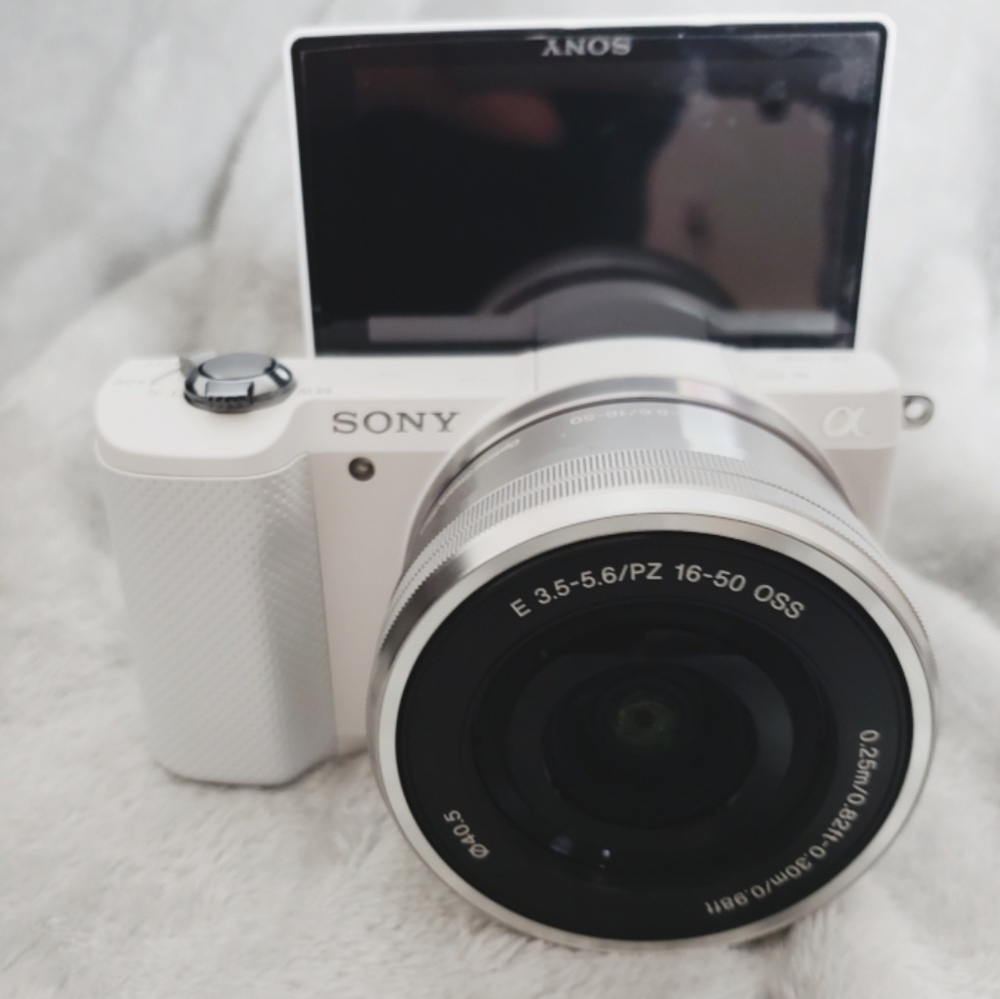 SONY a5000 Vlogging Camera- excellent condition!!!